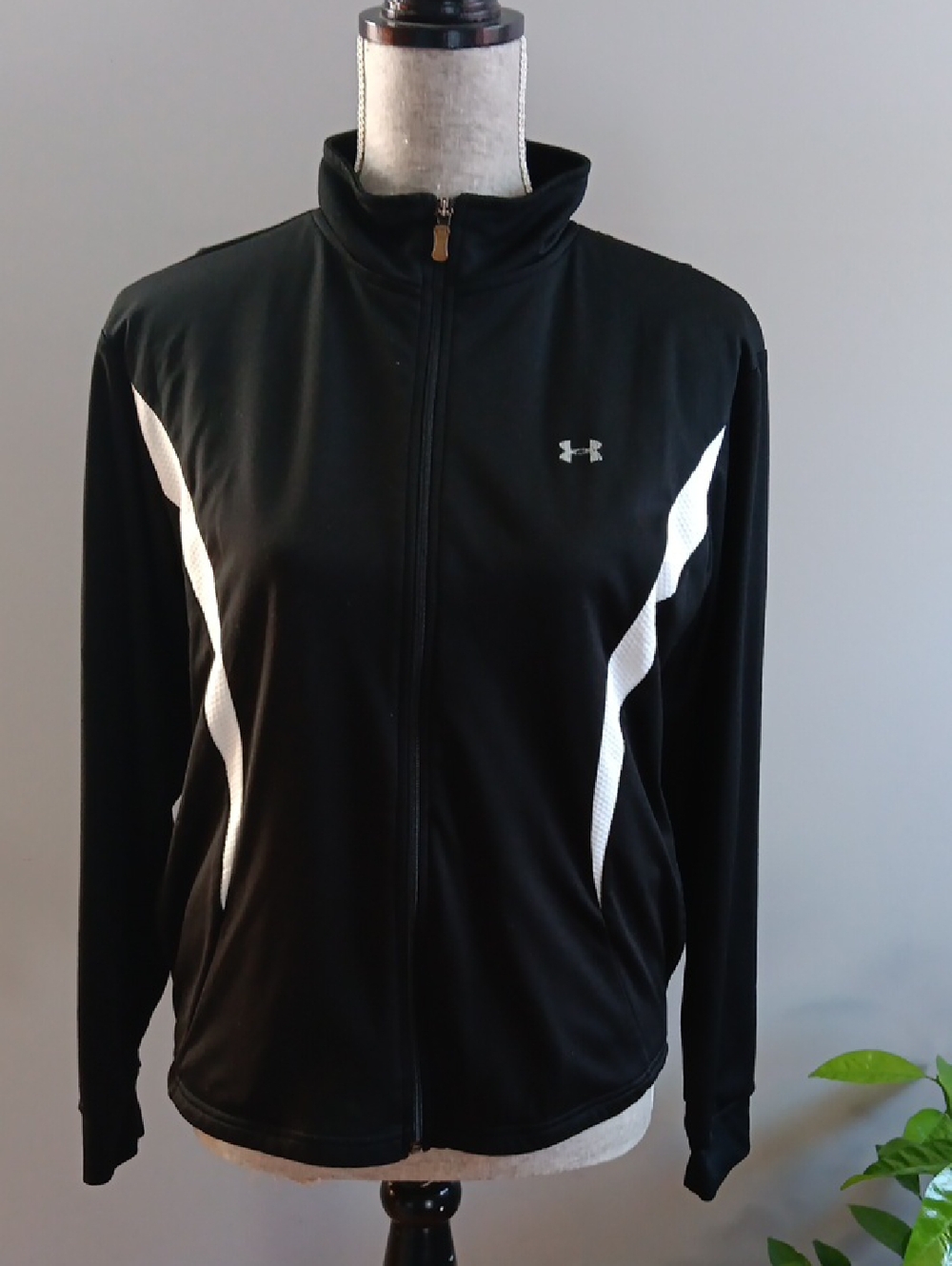Woman's Under Armour  Warm-up Athletic Black Zippered Jacket.